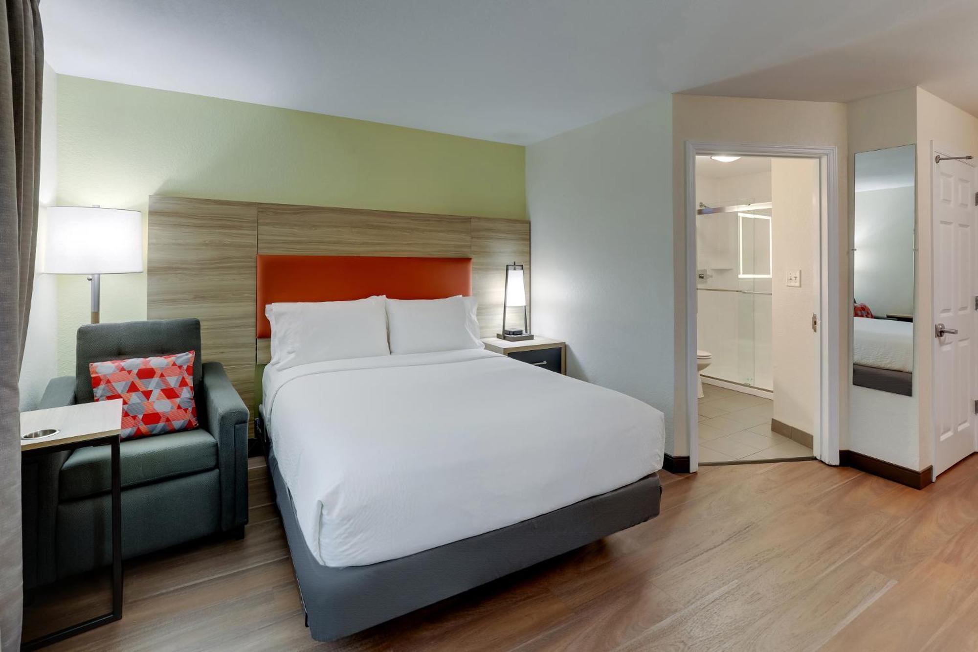 Hotel Candlewood By Ihg 3*