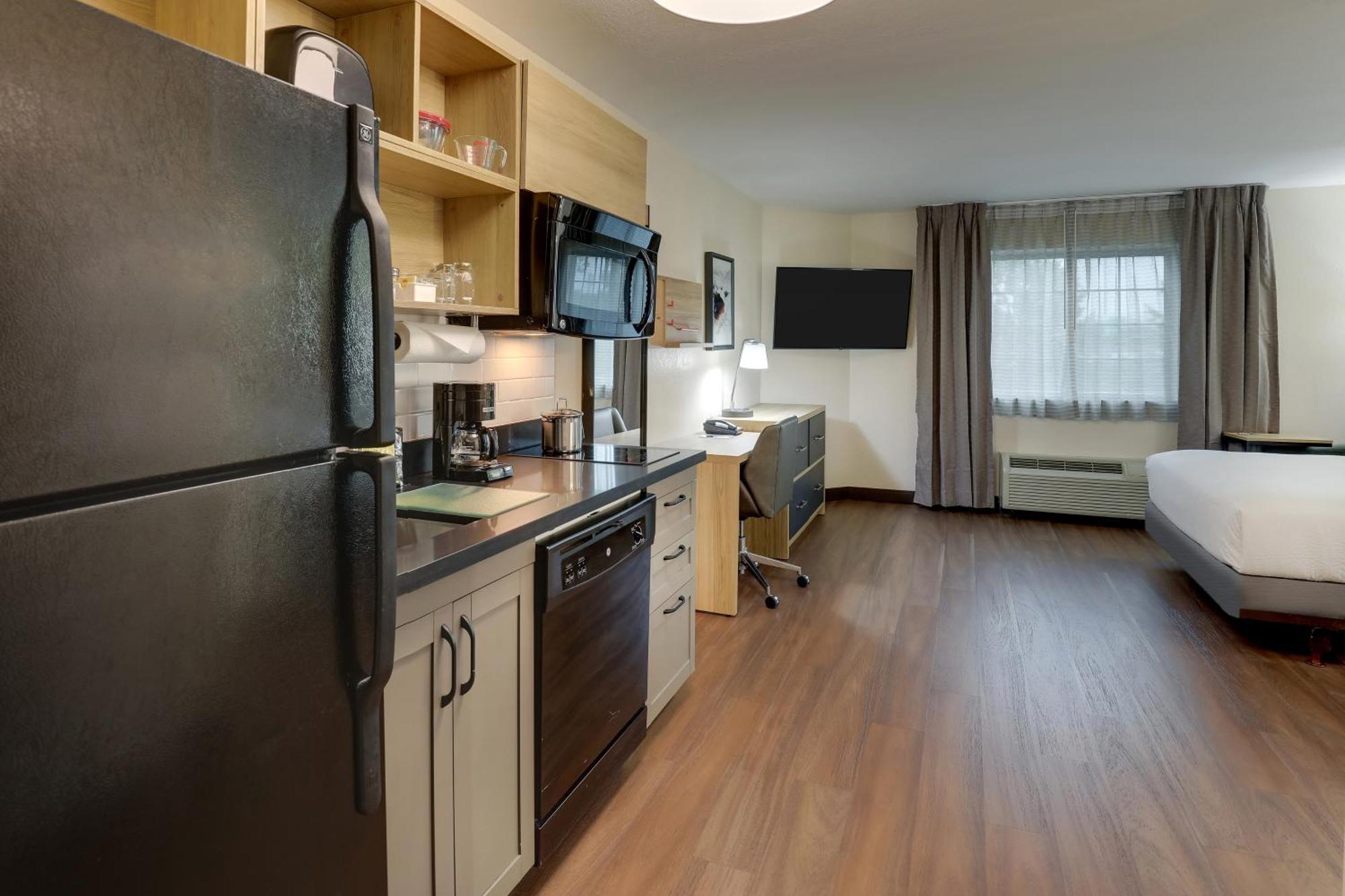 Hotel Candlewood By Ihg 3*