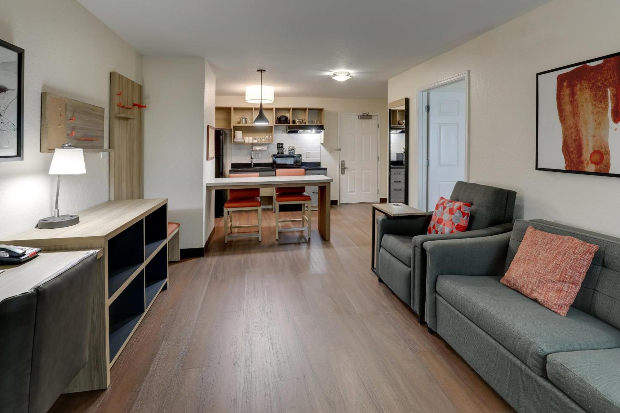 Candlewood By Ihg Hotel