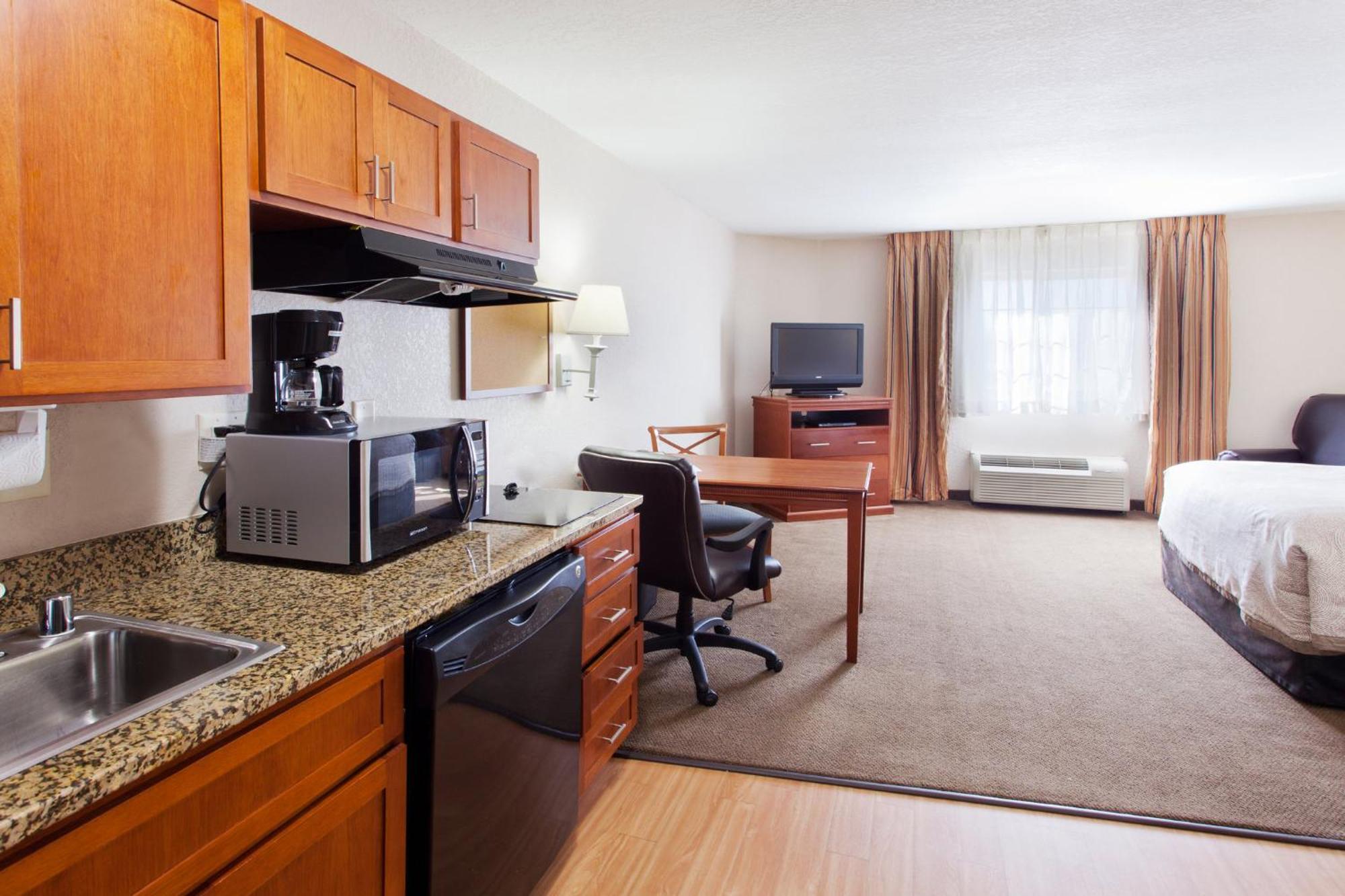 Candlewood By Ihg Lexington