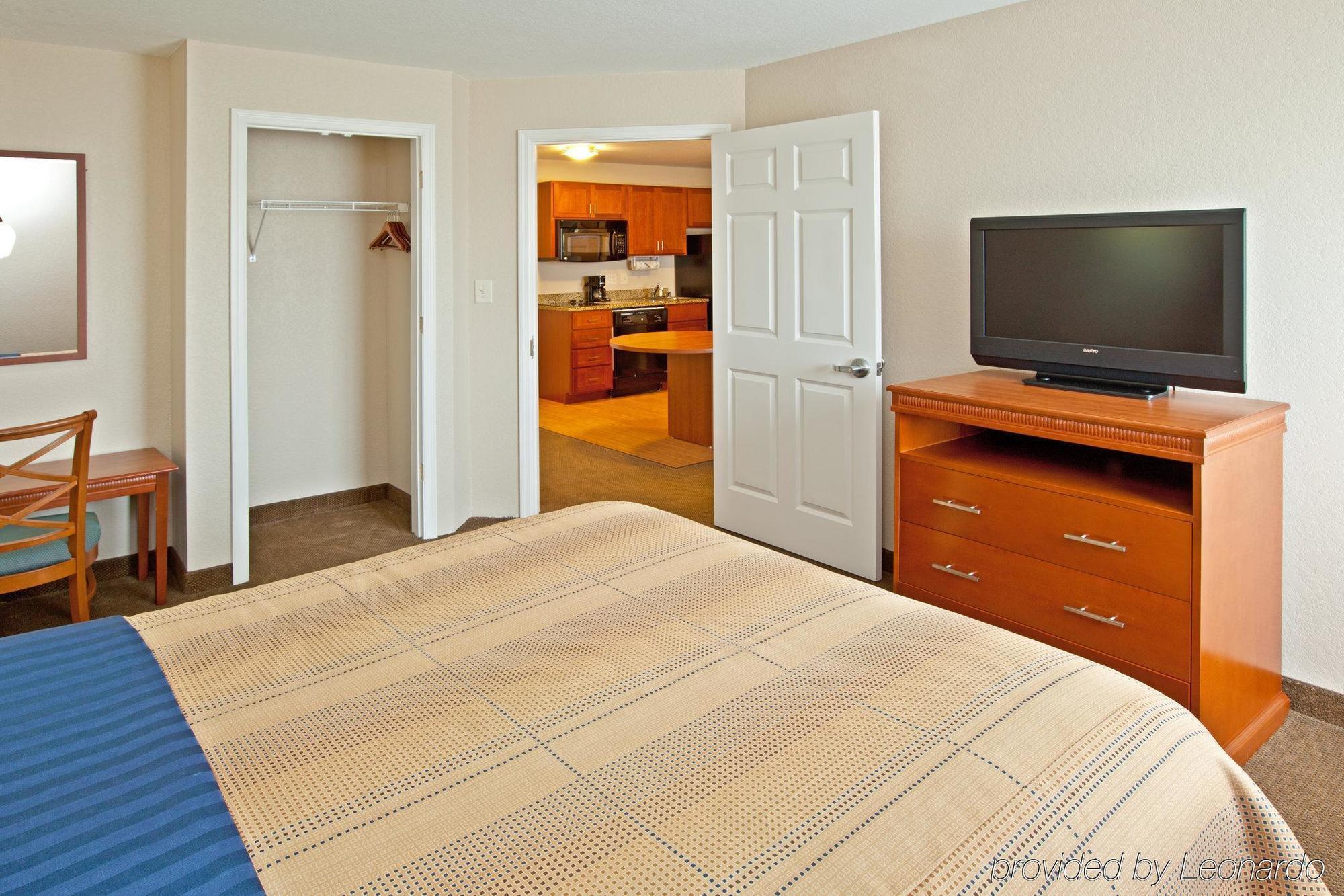 Hotel Candlewood By Ihg 3*